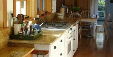 link to full image of Gauche Manor Kitchen 2