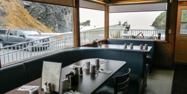 link to full image of Seascape dining area 1