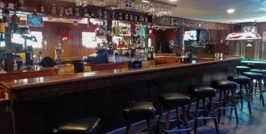 link to full image of Clam Beach Tavern bar 2